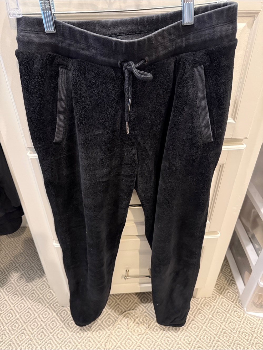 Athleta Black Cozy Cropped Fleece Joggers